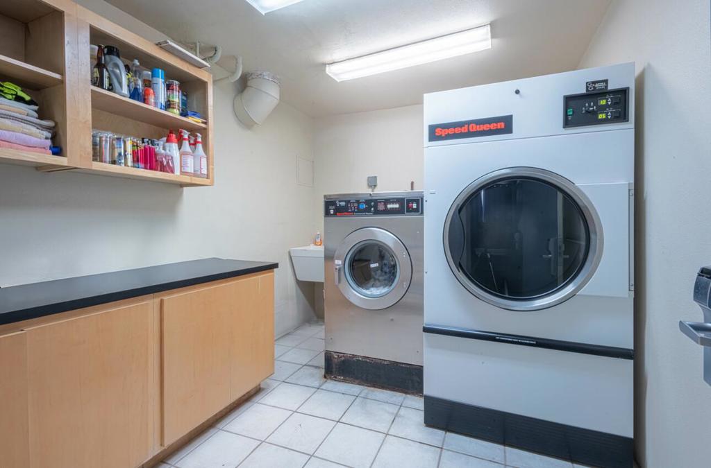 6 S Wood Street Property Photo 34