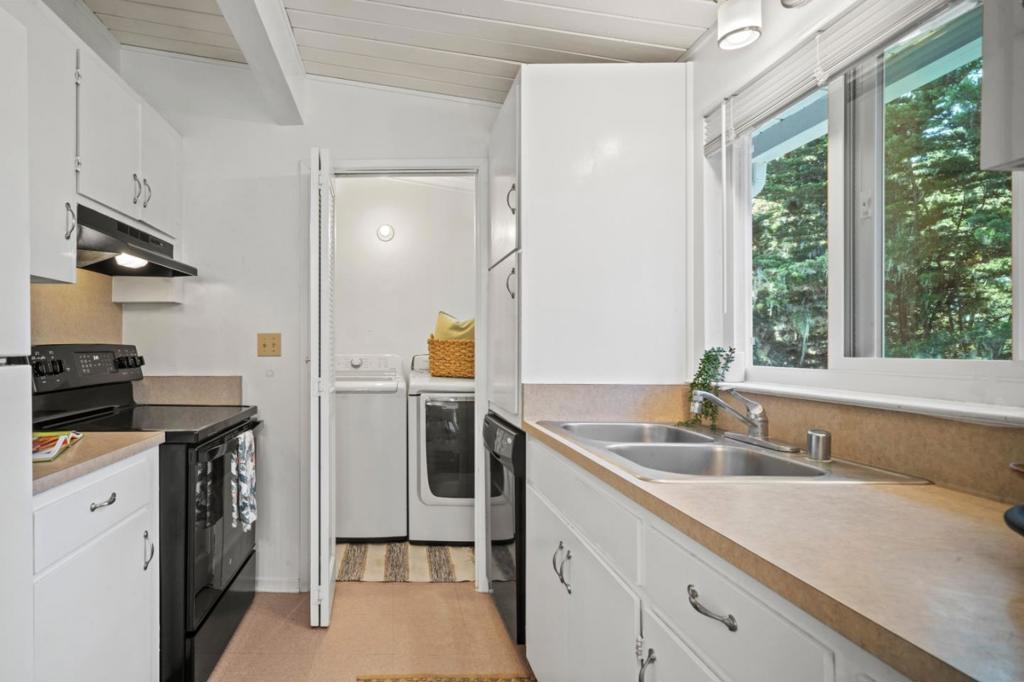 Cedar Street Property Photo 12