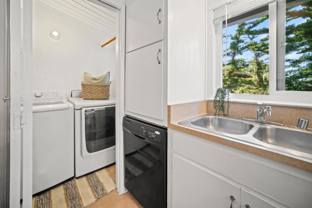 Cedar Street Property Photo 14