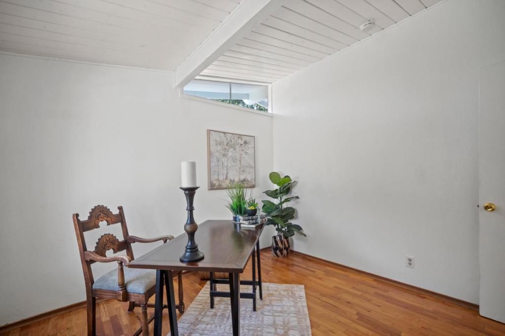 Cedar Street Property Photo 18