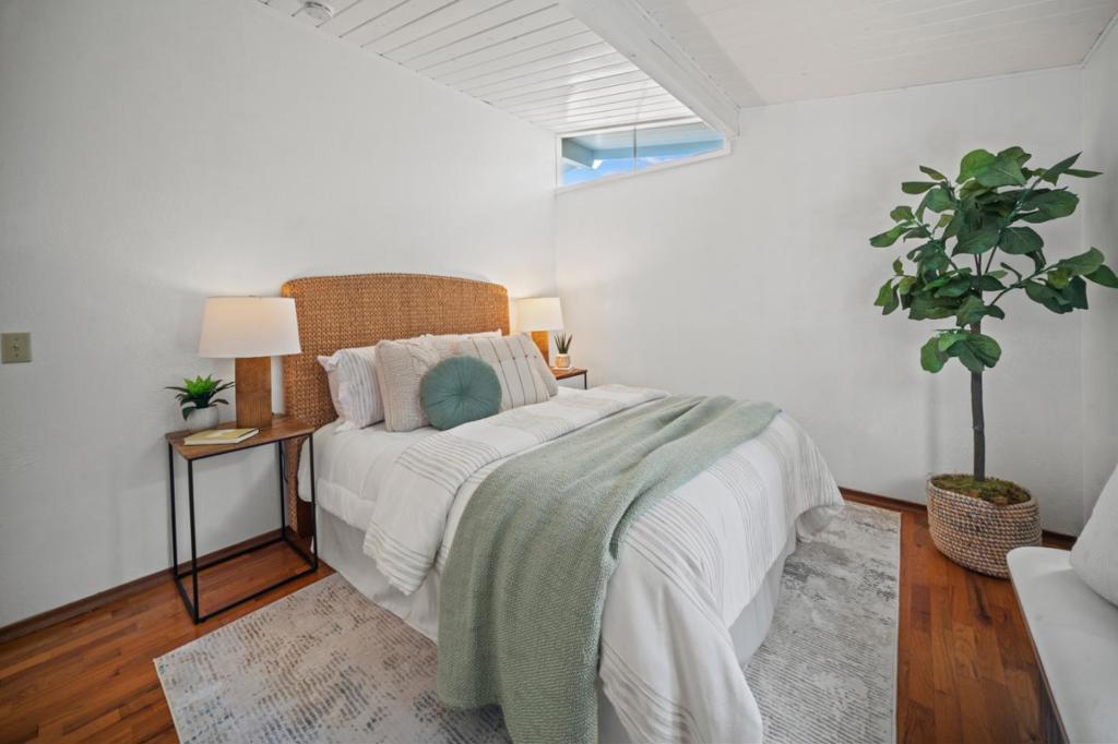 Cedar Street Property Photo 20