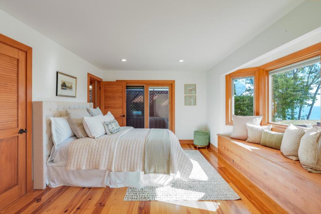 325 Kingsbury Drive Property Photo 10