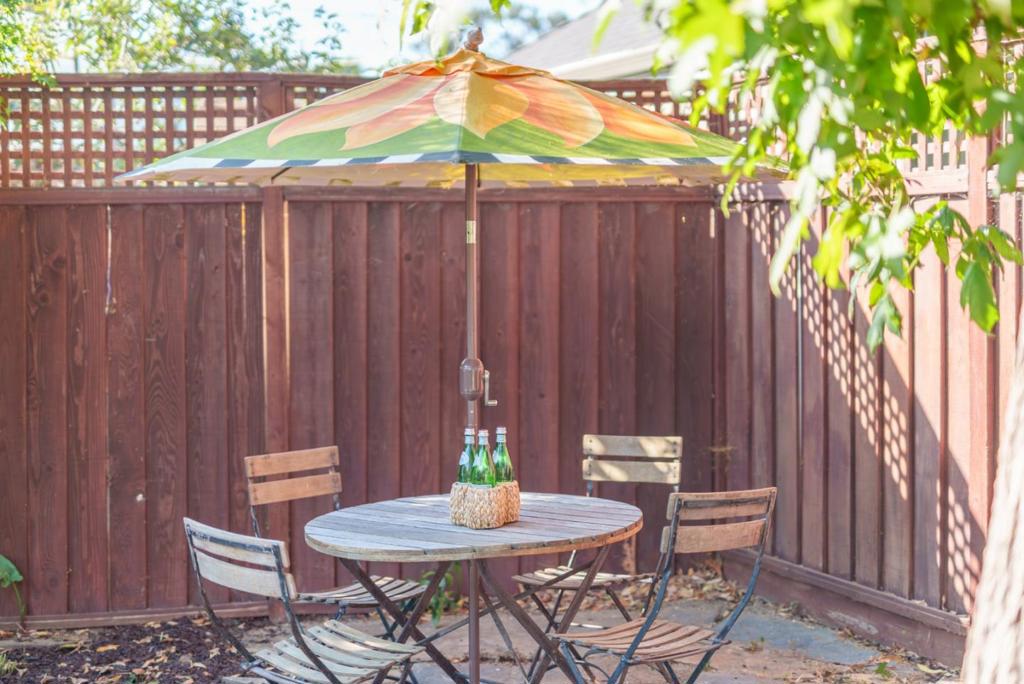 325 Kingsbury Drive Property Photo 52