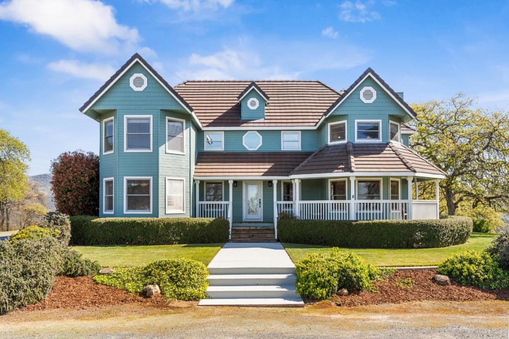 5699 Arbolada Drive Property Photo 1