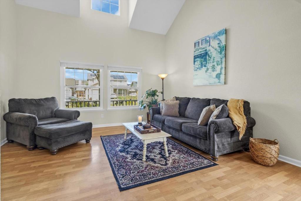 8 Bristol Circle Property Photo 6