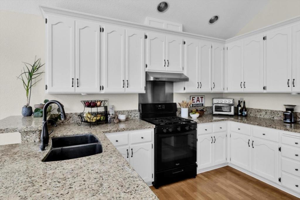 8 Bristol Circle Property Photo 17