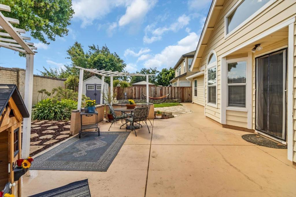 8 Bristol Circle Property Photo 28