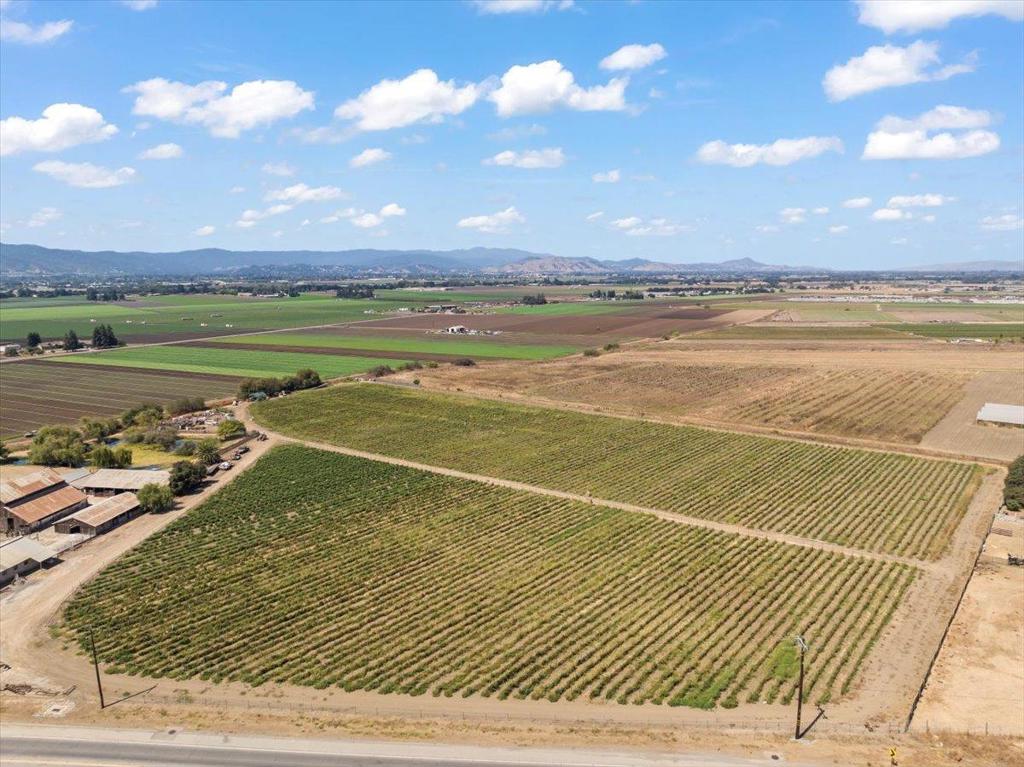 2675 Pacheco Pass Highway Property Photo 3