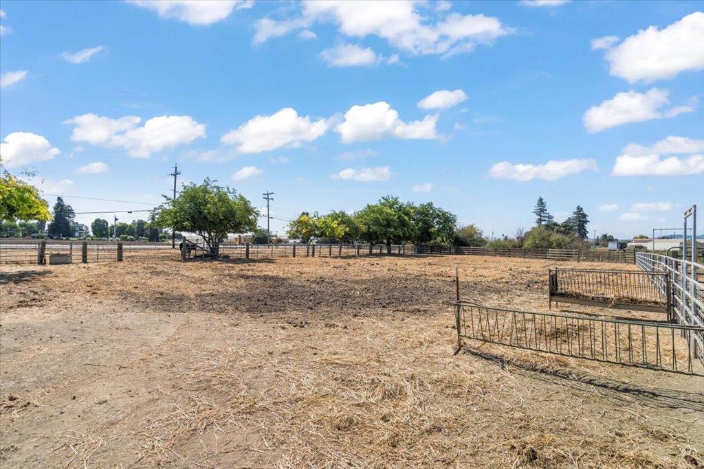 2675 Pacheco Pass Highway Property Photo 40
