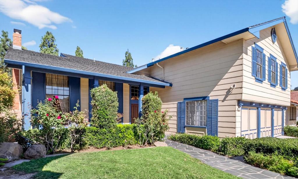 1075 Crosspoint Court Property Photo 2