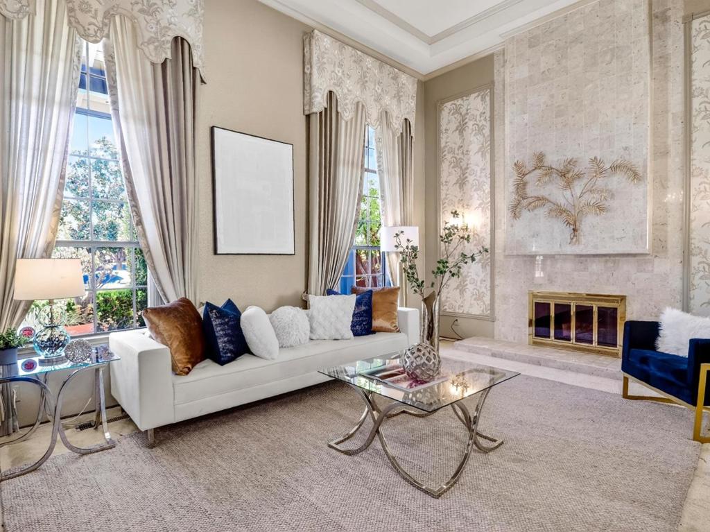 1075 Crosspoint Court Property Photo 4