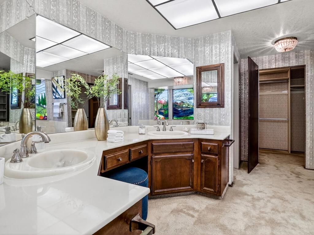 1075 Crosspoint Court Property Photo 8