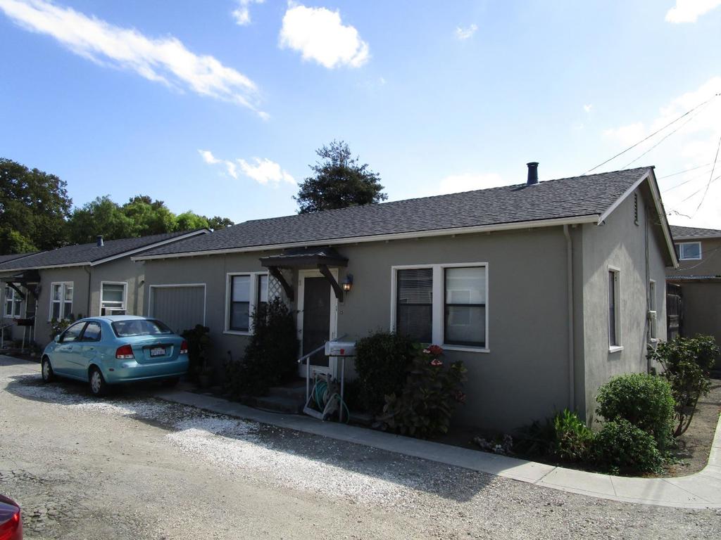 16 Hodel Court Property Photo 2