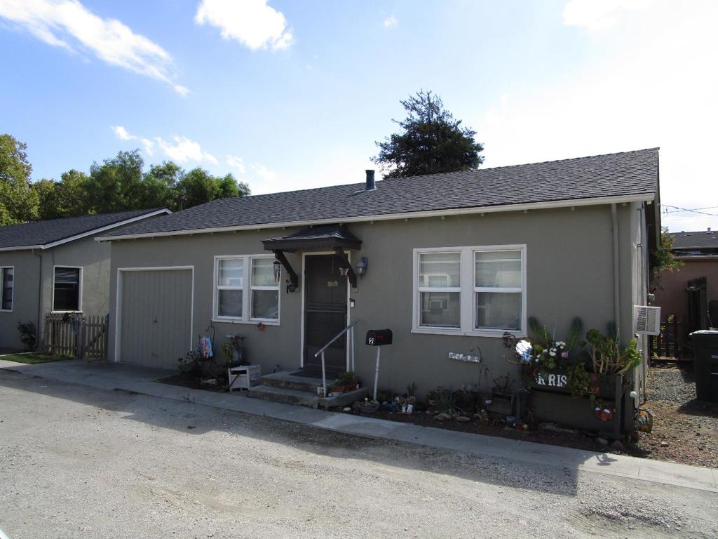 16 Hodel Court Property Photo 3
