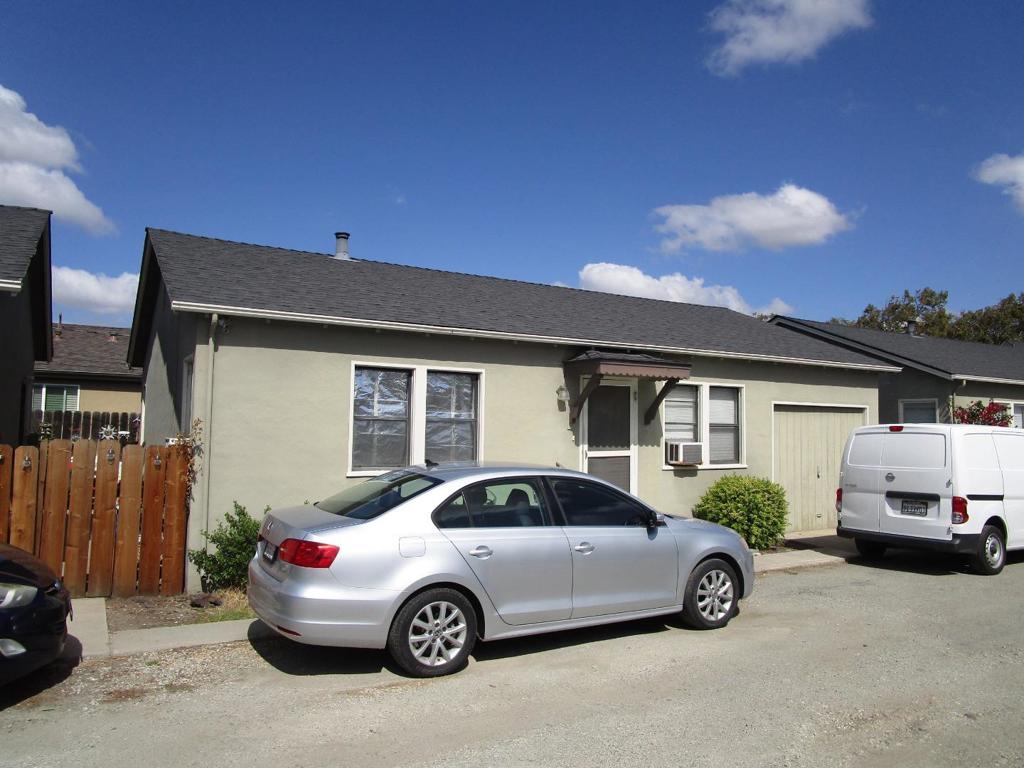 16 Hodel Court Property Photo 6