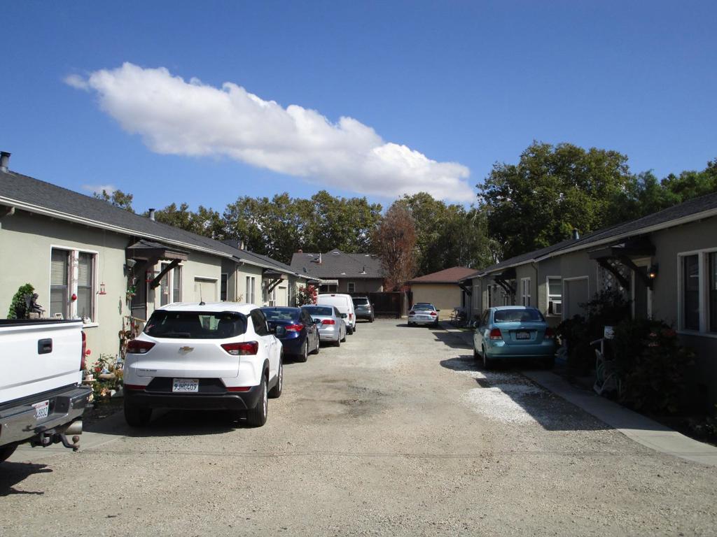 16 Hodel Court Property Photo 8