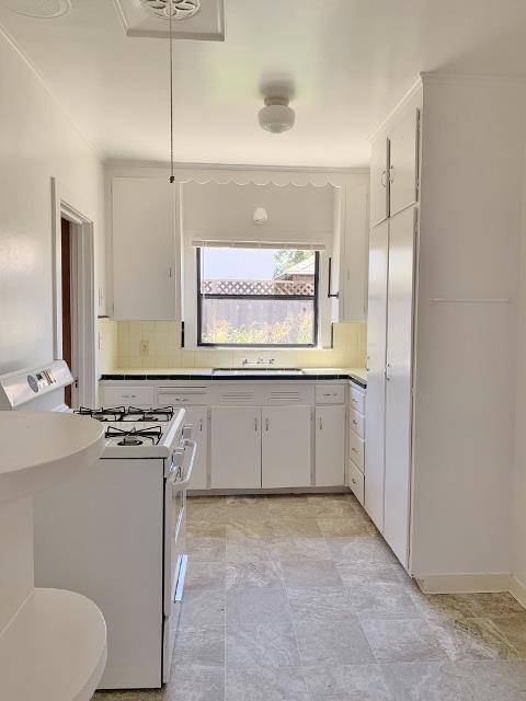 16 Hodel Court Property Photo 10