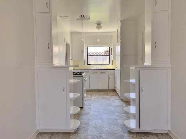 16 Hodel Court Property Photo 11