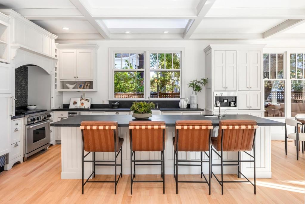 1224 Whitaker Way Property Photo 4