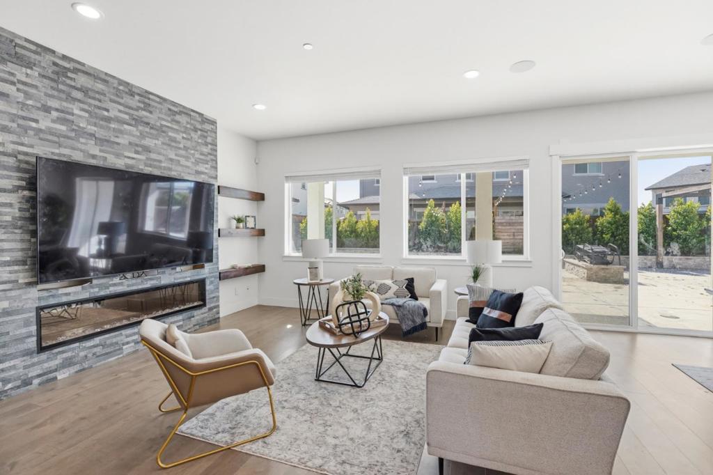17214 Bowling Court Property Photo 6