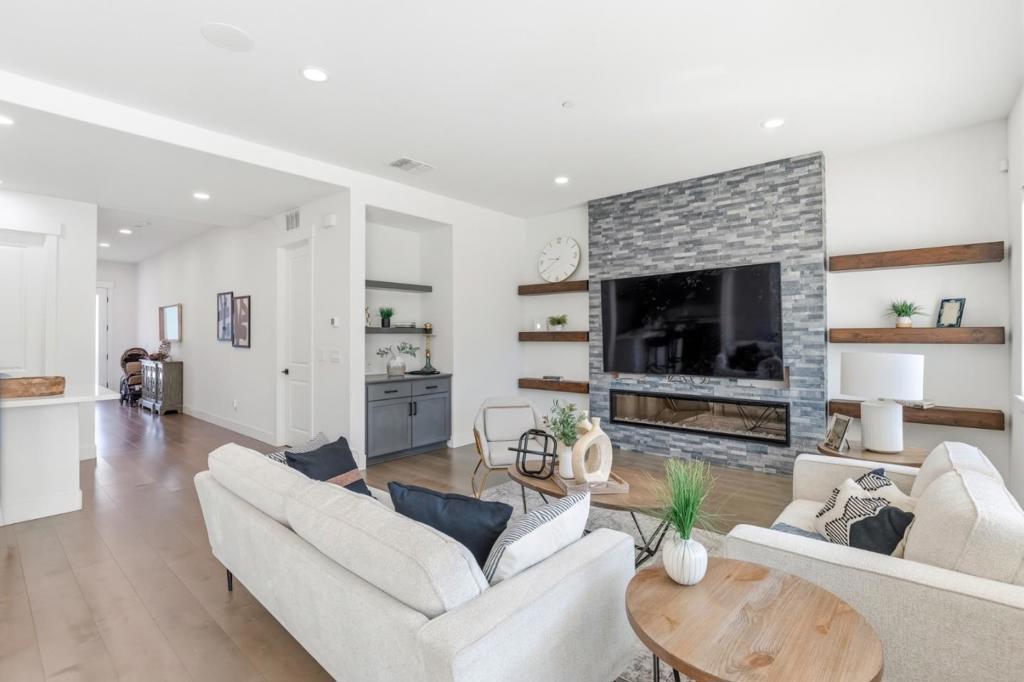 17214 Bowling Court Property Photo 7