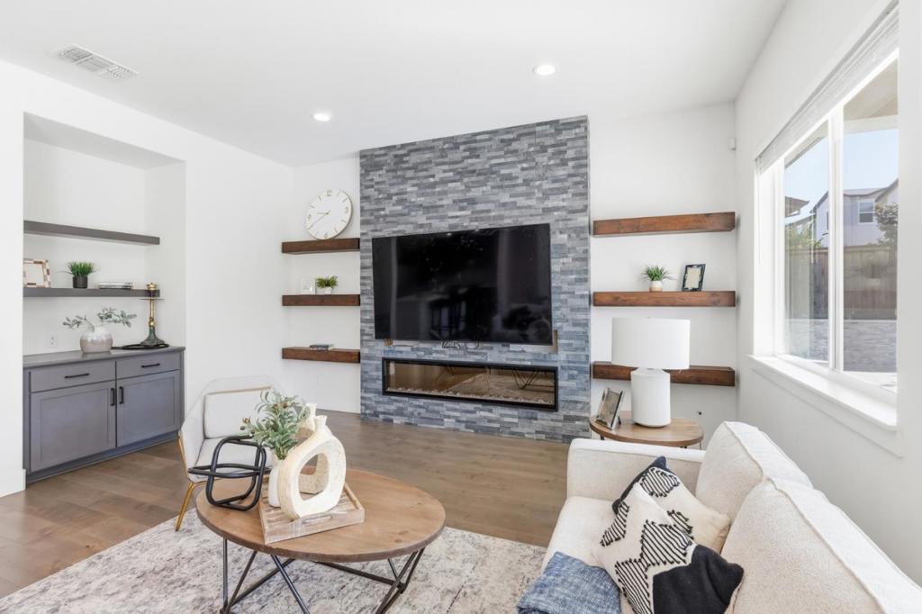17214 Bowling Court Property Photo 8