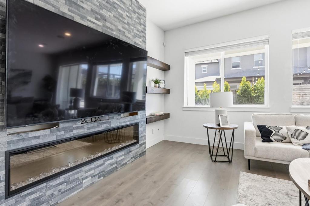 17214 Bowling Court Property Photo 9