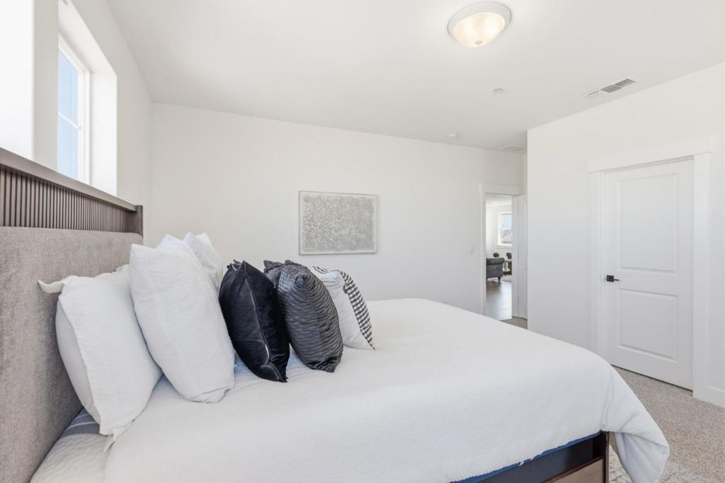 17214 Bowling Court Property Photo 48