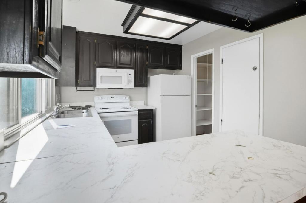 2386 Baltic Court Property Photo 5