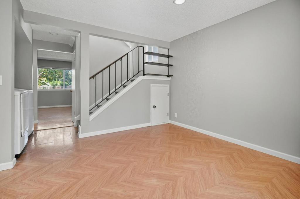 2386 Baltic Court Property Photo 8
