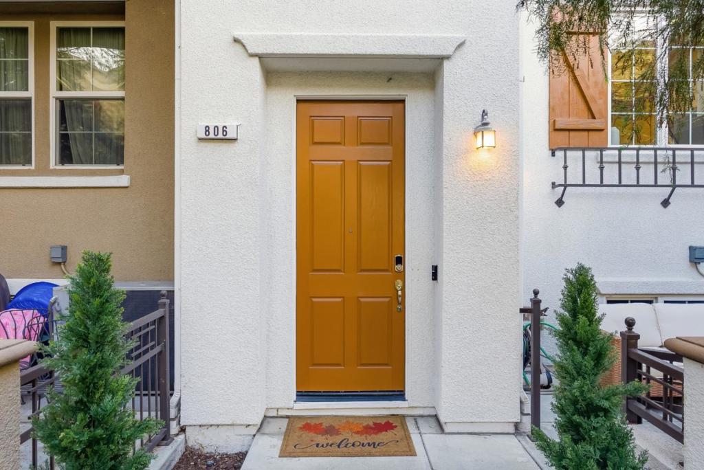 806 Sevin Terrace Property Photo 1