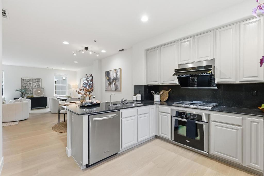 806 Sevin Terrace Property Photo 5