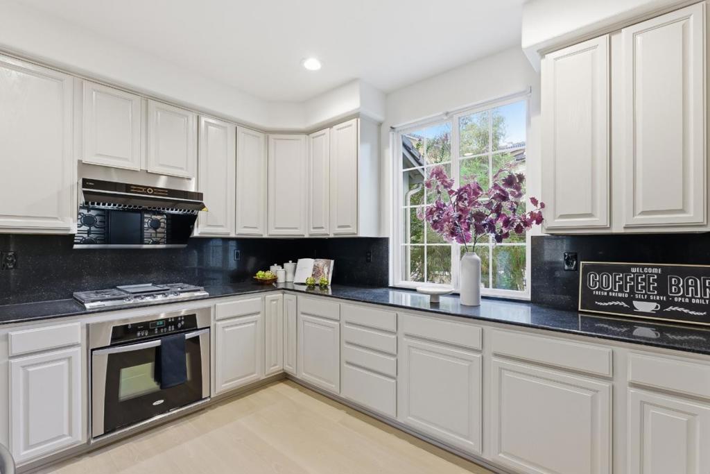 806 Sevin Terrace Property Photo 6