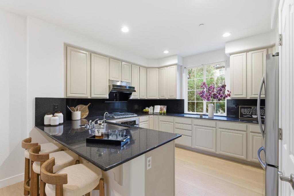 806 Sevin Terrace Property Photo 7