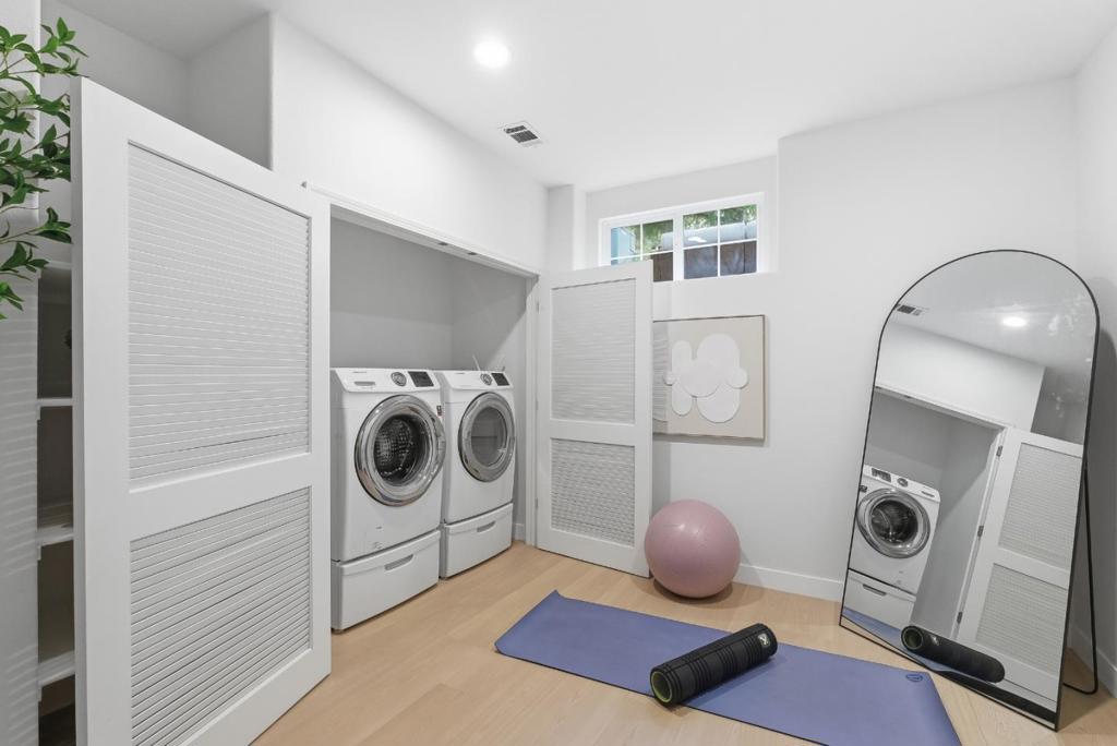 806 Sevin Terrace Property Photo 23