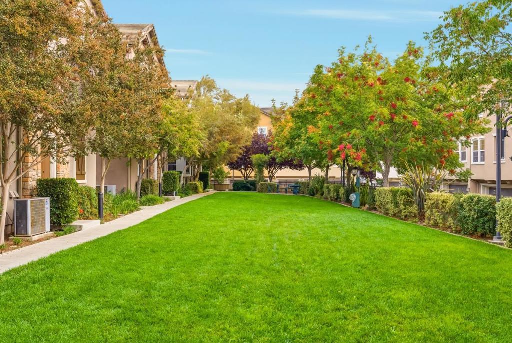 806 Sevin Terrace Property Photo 28