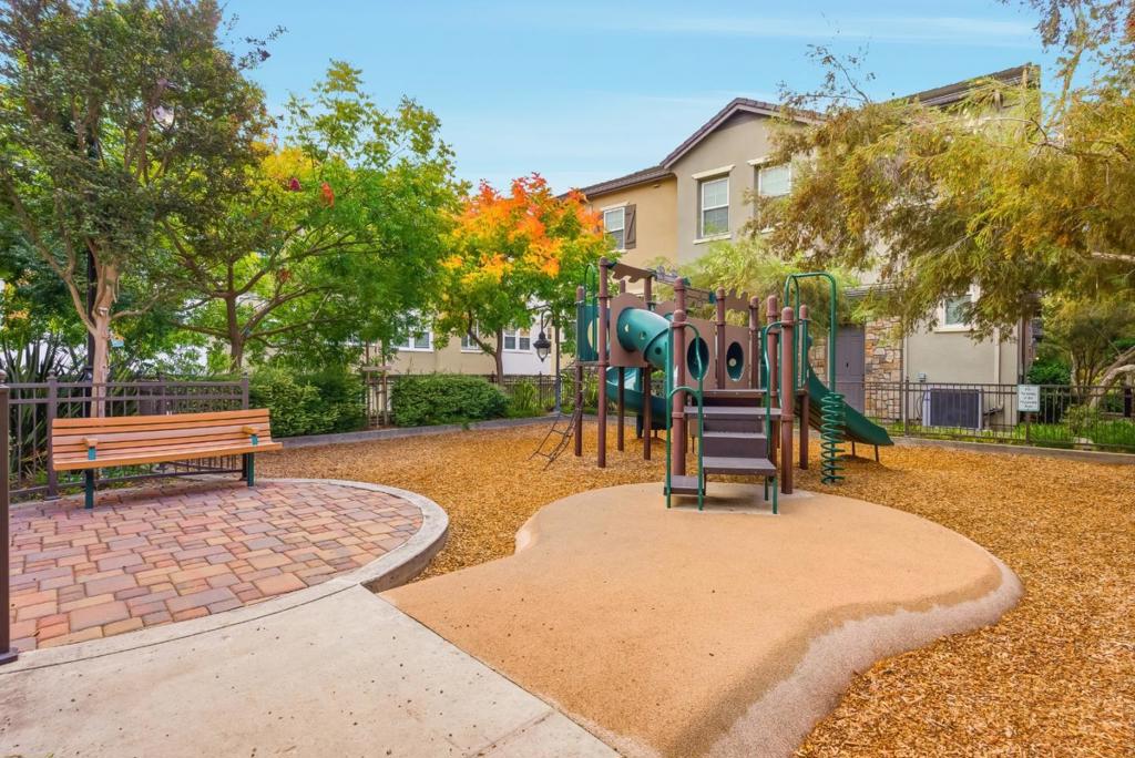 806 Sevin Terrace Property Photo 29