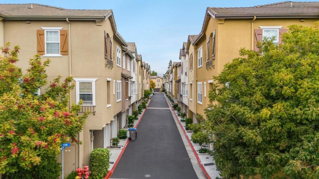 806 Sevin Terrace Property Photo 31