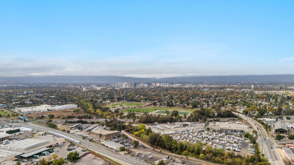 806 Sevin Terrace Property Photo 34