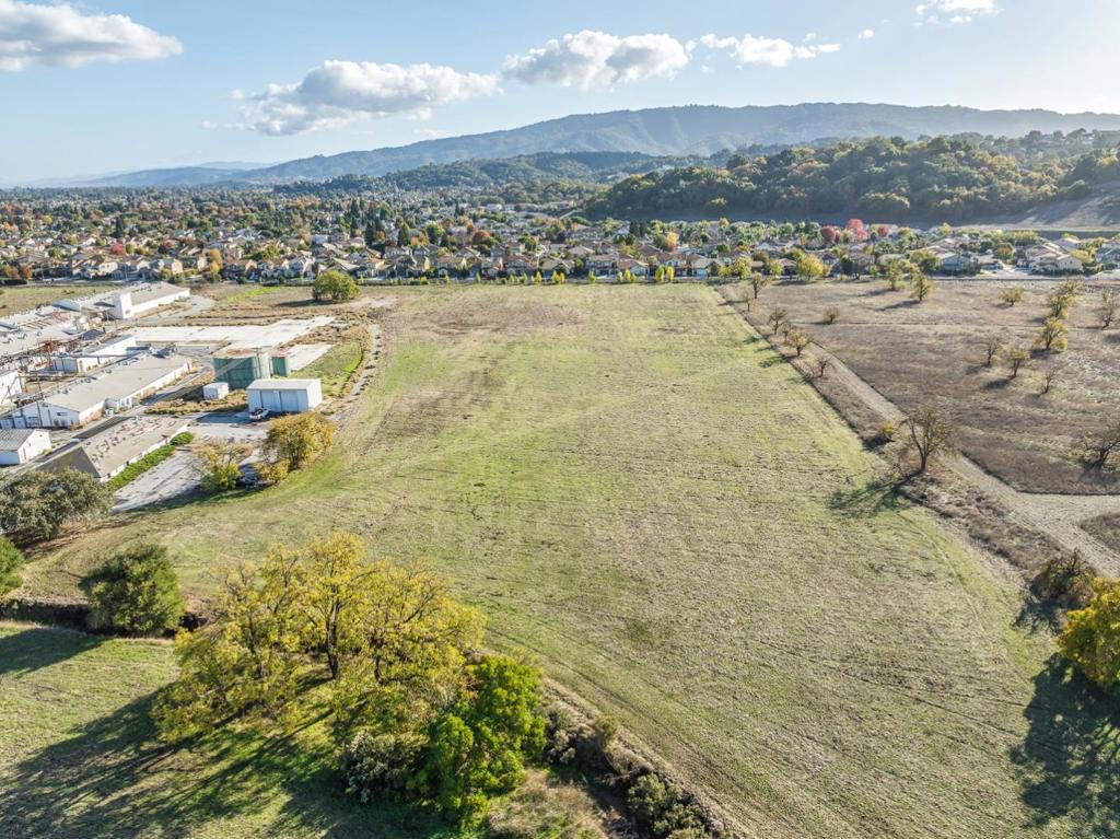 1180 Day Road Property Photo 3