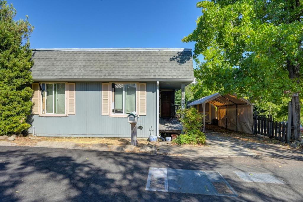 8394 Peek Circle Property Photo 2