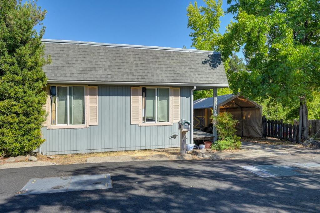 8394 Peek Circle Property Photo 3