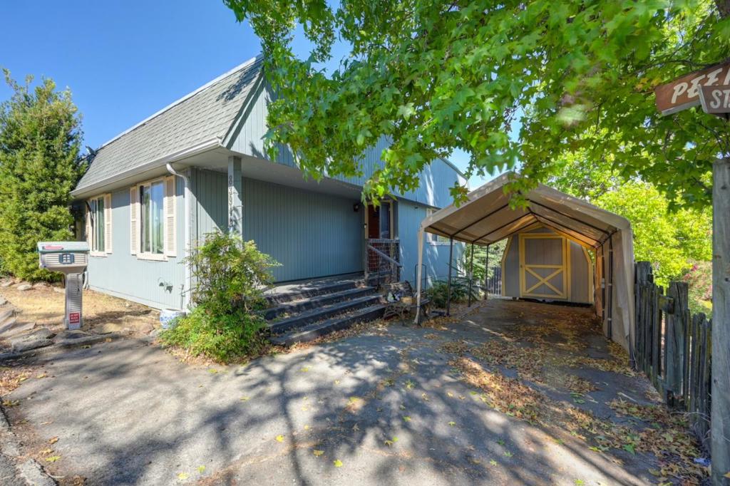 8394 Peek Circle Property Photo 5