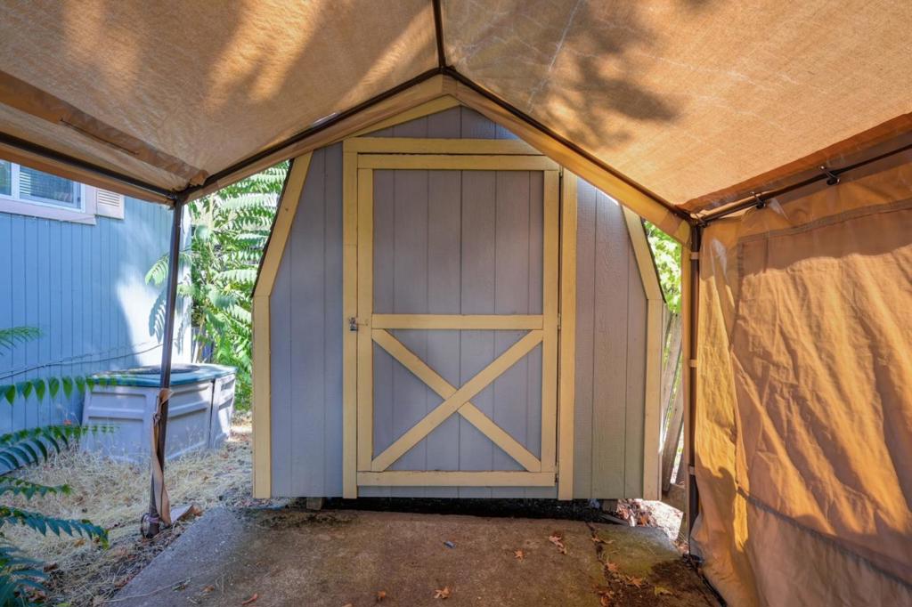 8394 Peek Circle Property Photo 6