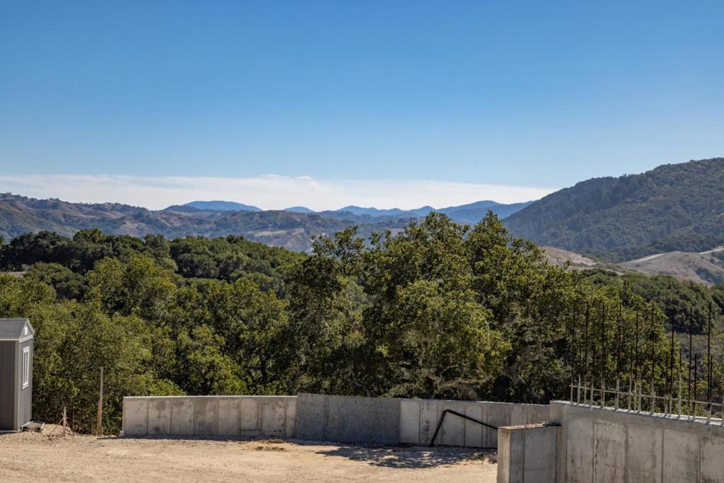82 Chamisal Property Photo 6