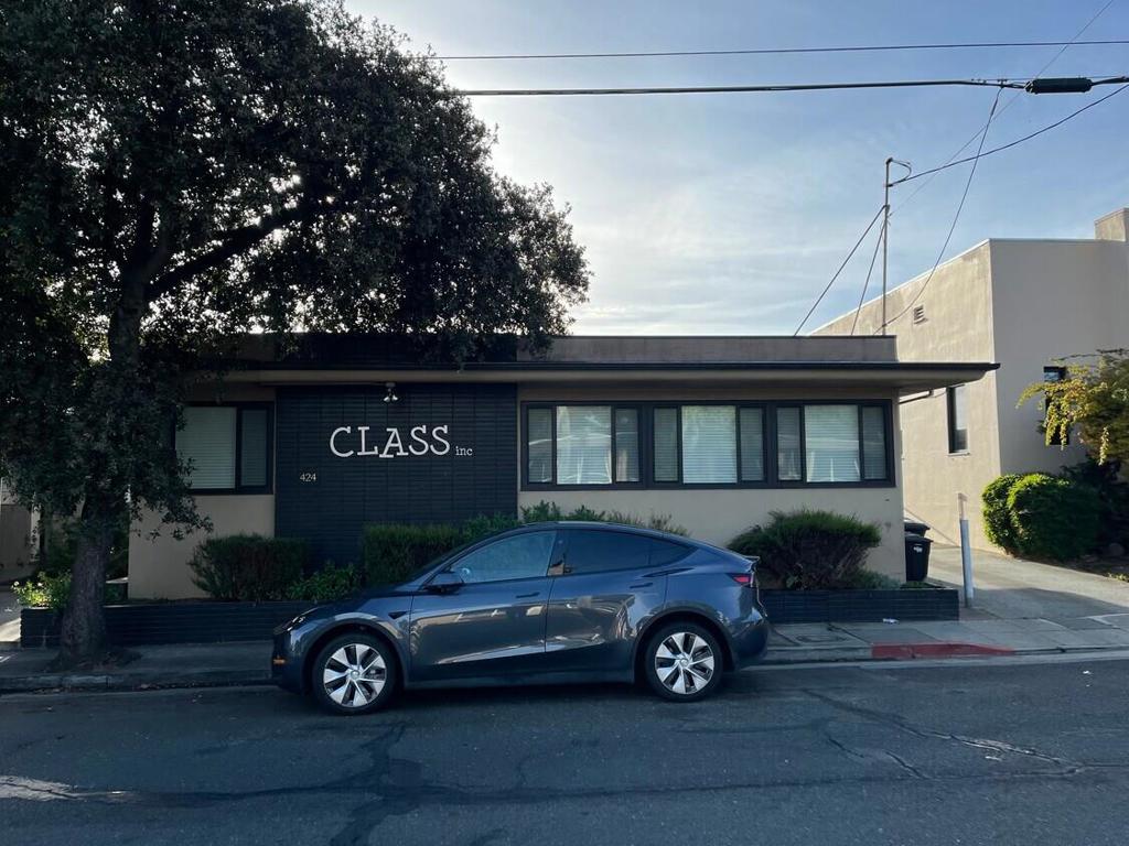 422426 Peninsula Avenue Property Photo 1