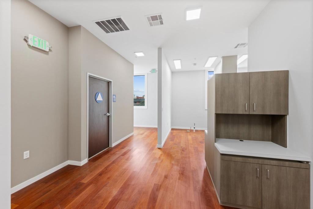420 Peninsula Avenue 2 Property Photo 5