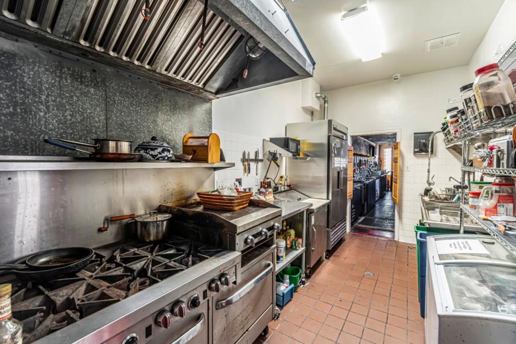 5740 Mission Street Property Photo 2