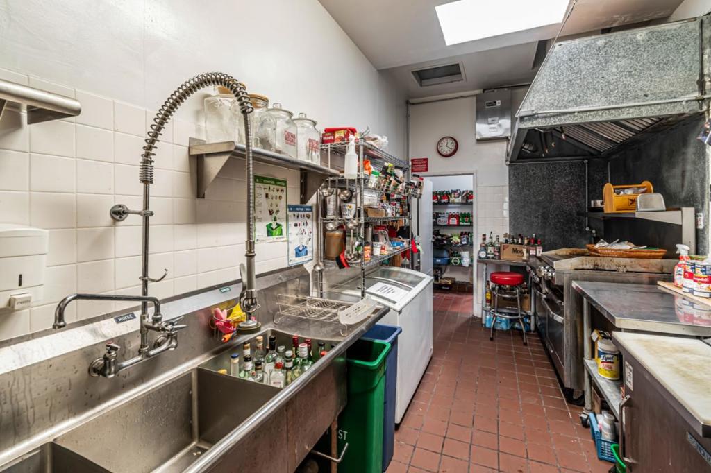 5740 Mission Street Property Photo 3