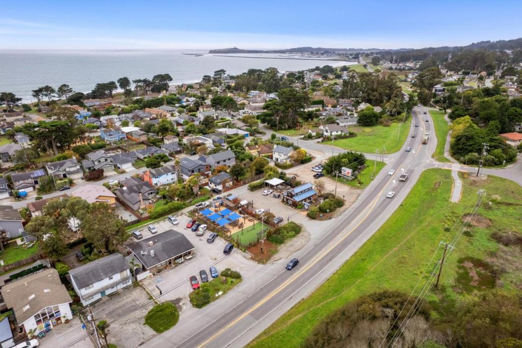 3048 Cabrillo Highway Property Photo 9